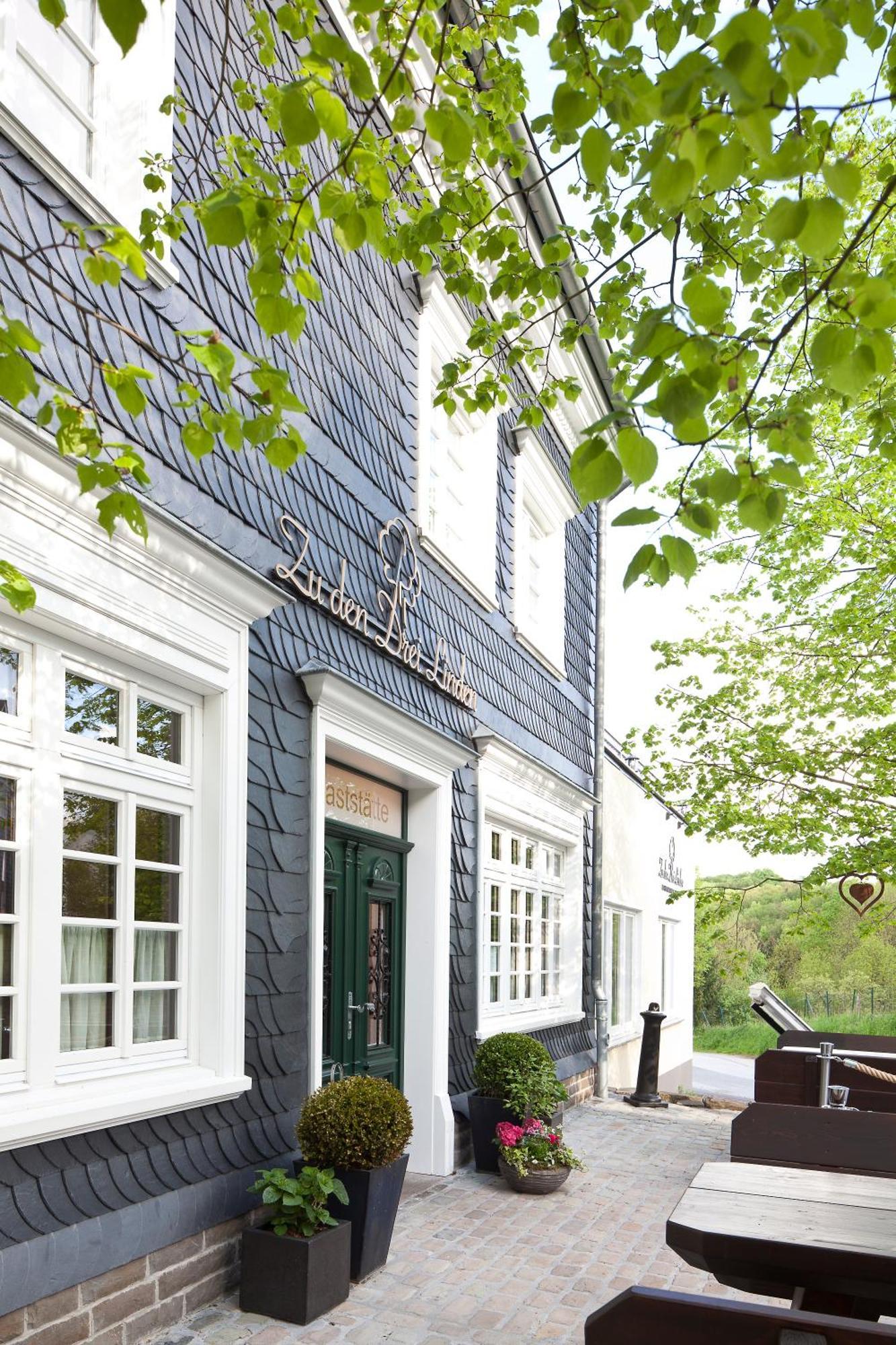 Zu Den Drei Linden Hotel Wermelskirchen Exterior photo