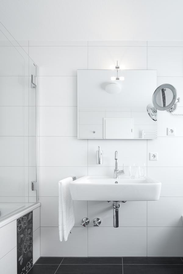 Zu Den Drei Linden Hotel Wermelskirchen Room photo