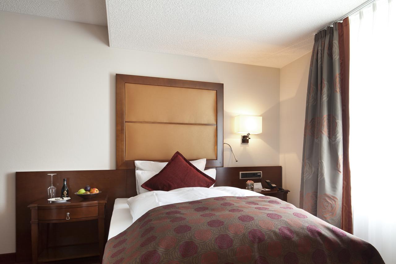 Zu Den Drei Linden Hotel Wermelskirchen Room photo